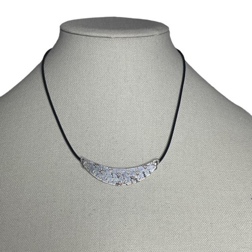 Handmade stamped floral silver pendant adjustable black leather cord necklace - Picture 6 of 7